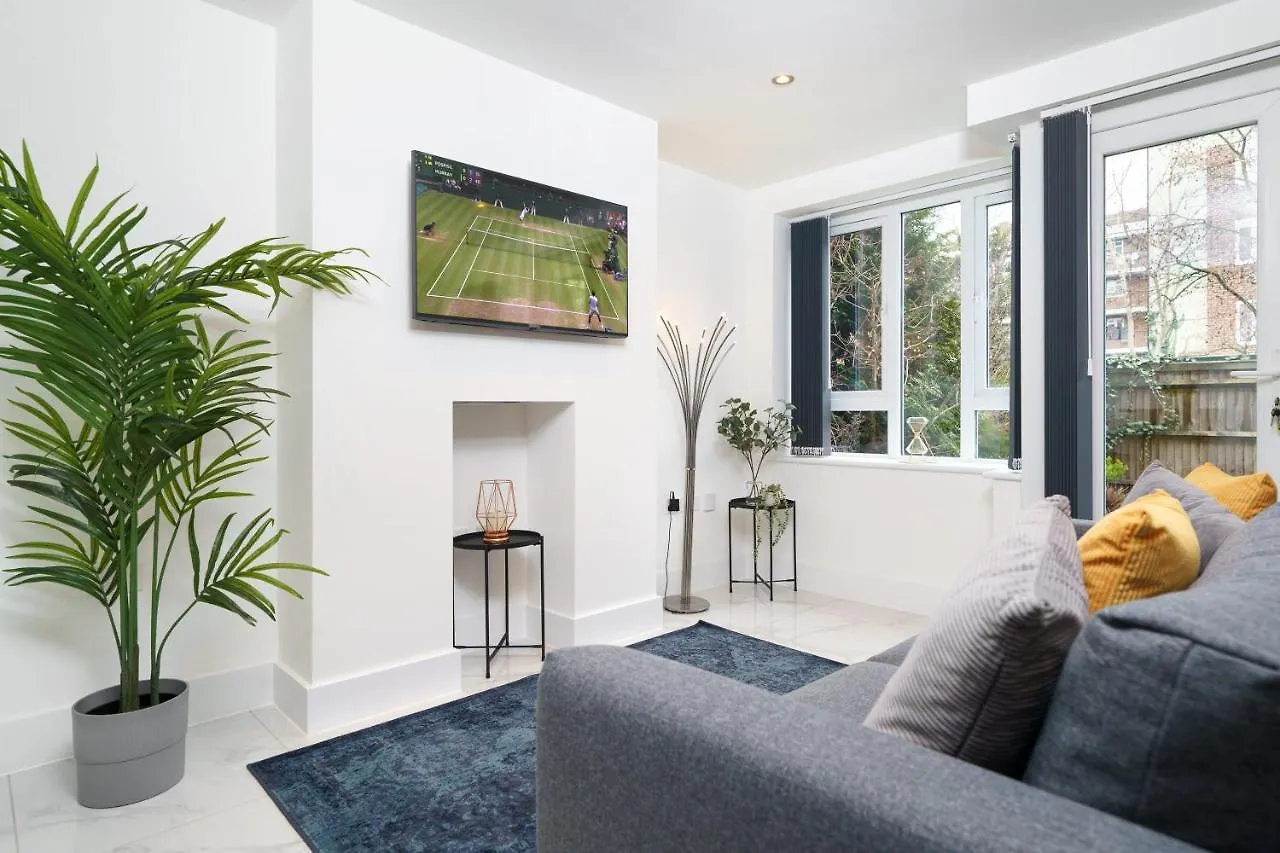Boutique Flat Near O2 & Excel Apartment London